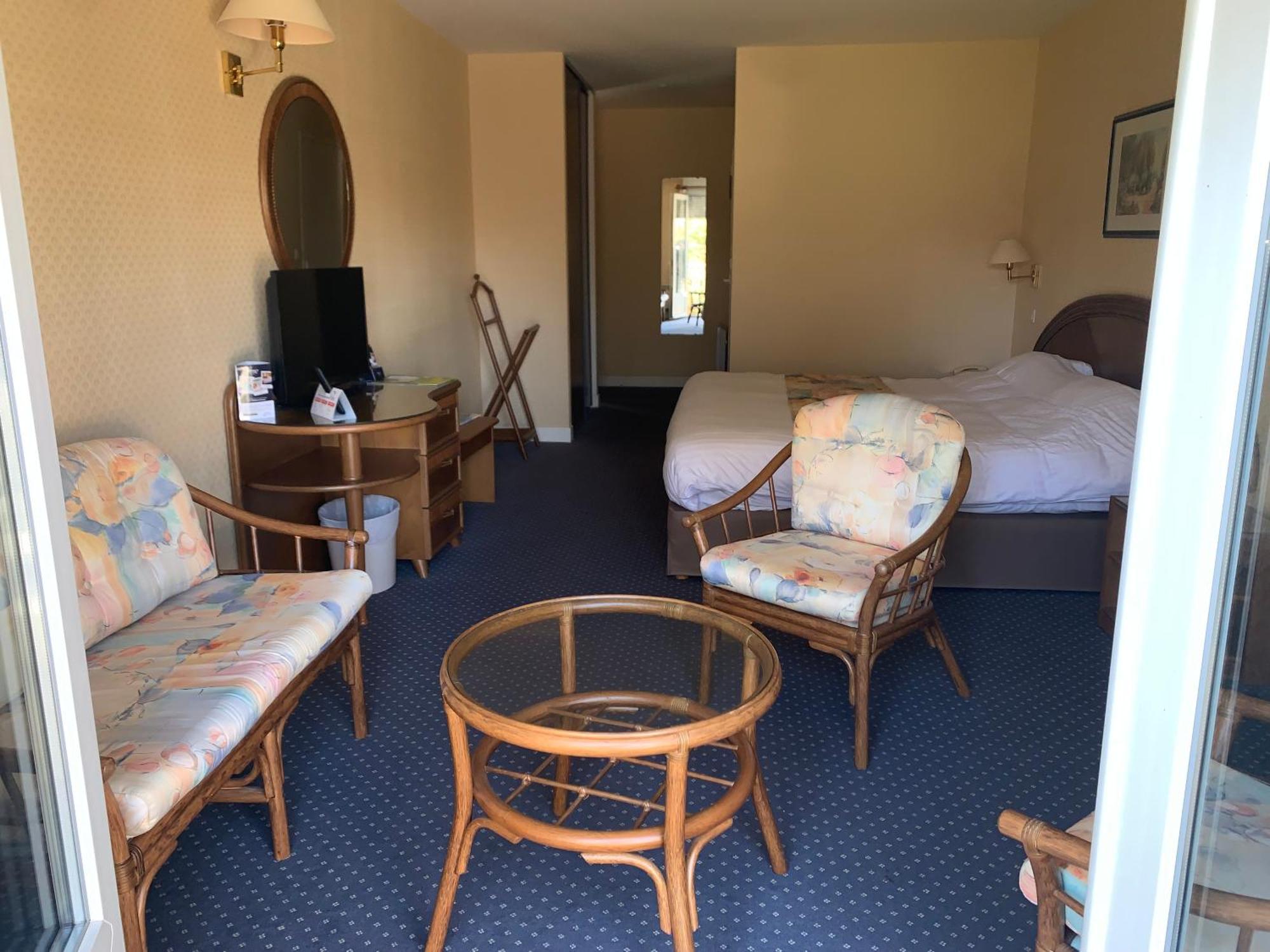 Logis Hotel Du Pont Neuf Le Veurdre Eksteriør bilde