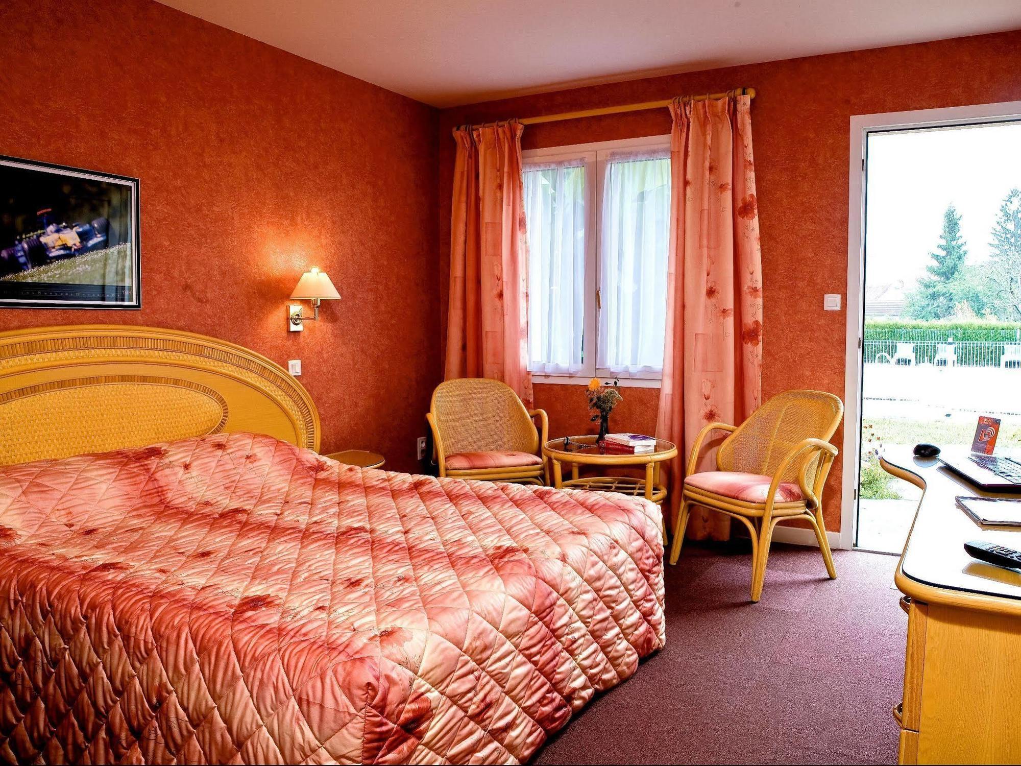 Logis Hotel Du Pont Neuf Le Veurdre Eksteriør bilde