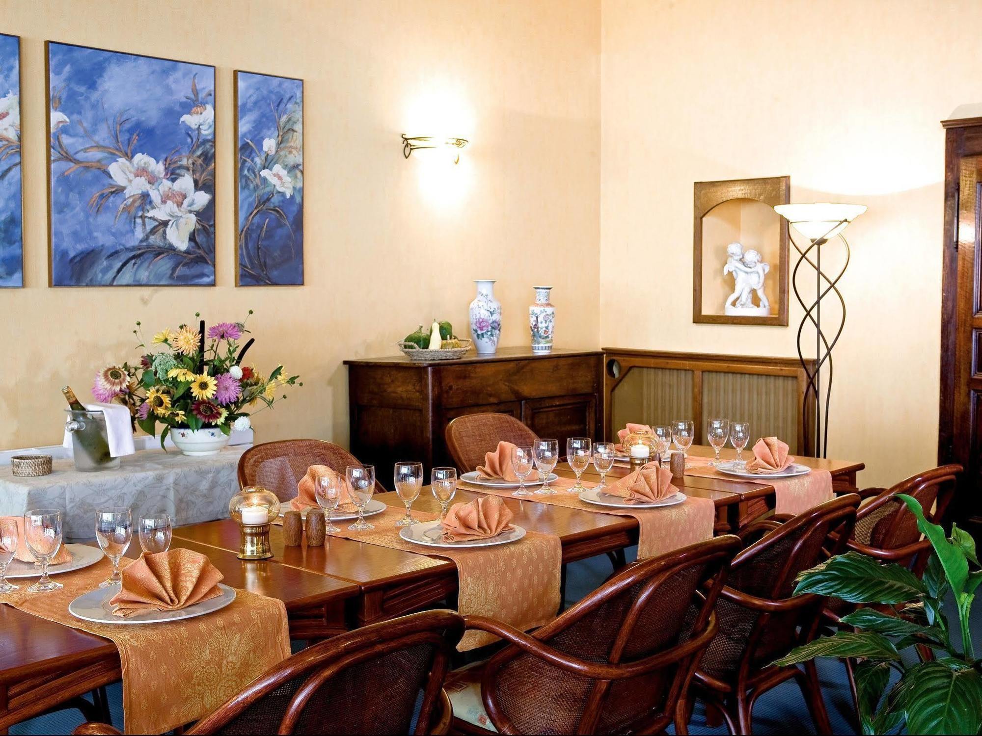 Logis Hotel Du Pont Neuf Le Veurdre Eksteriør bilde