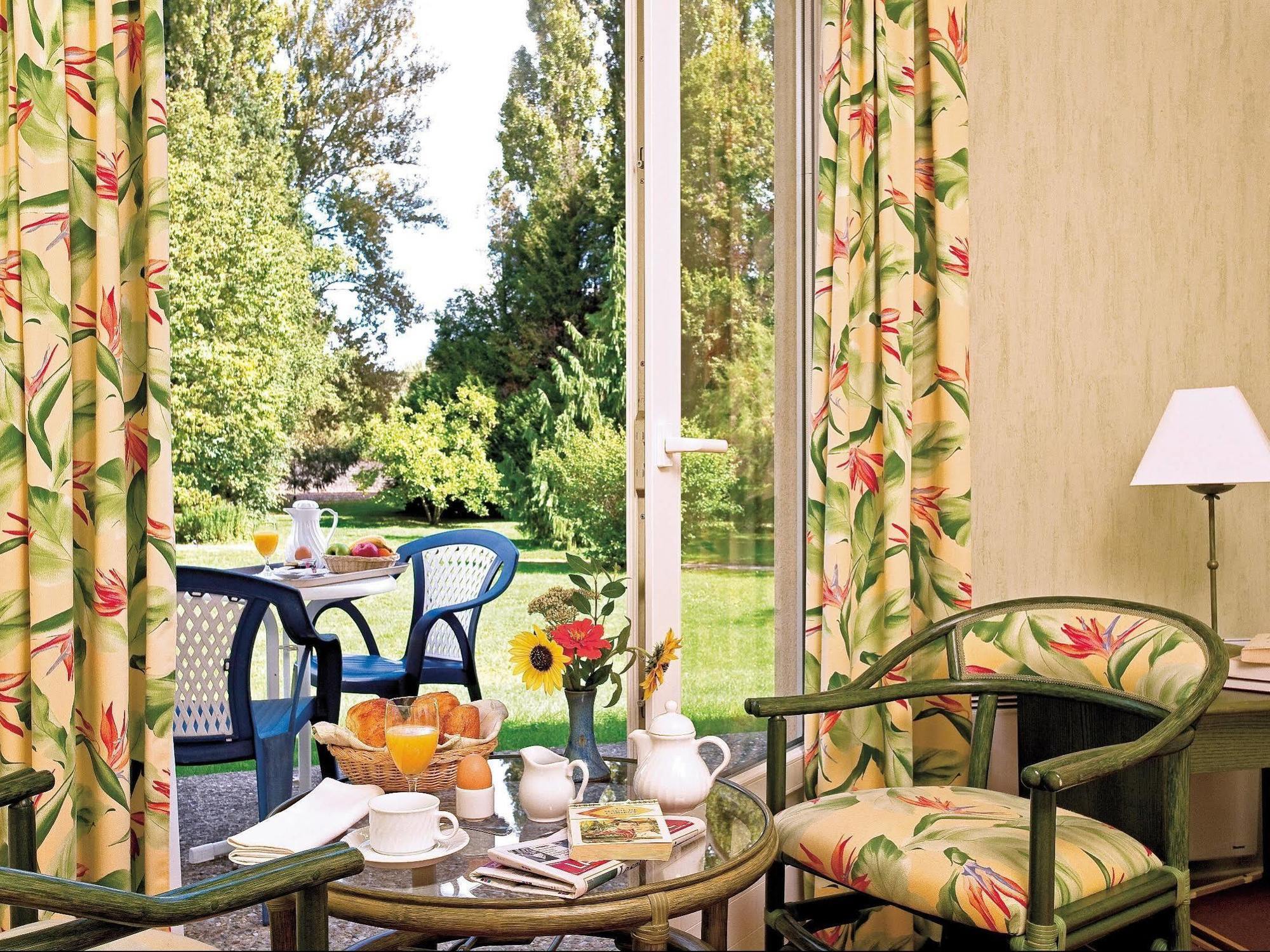 Logis Hotel Du Pont Neuf Le Veurdre Eksteriør bilde