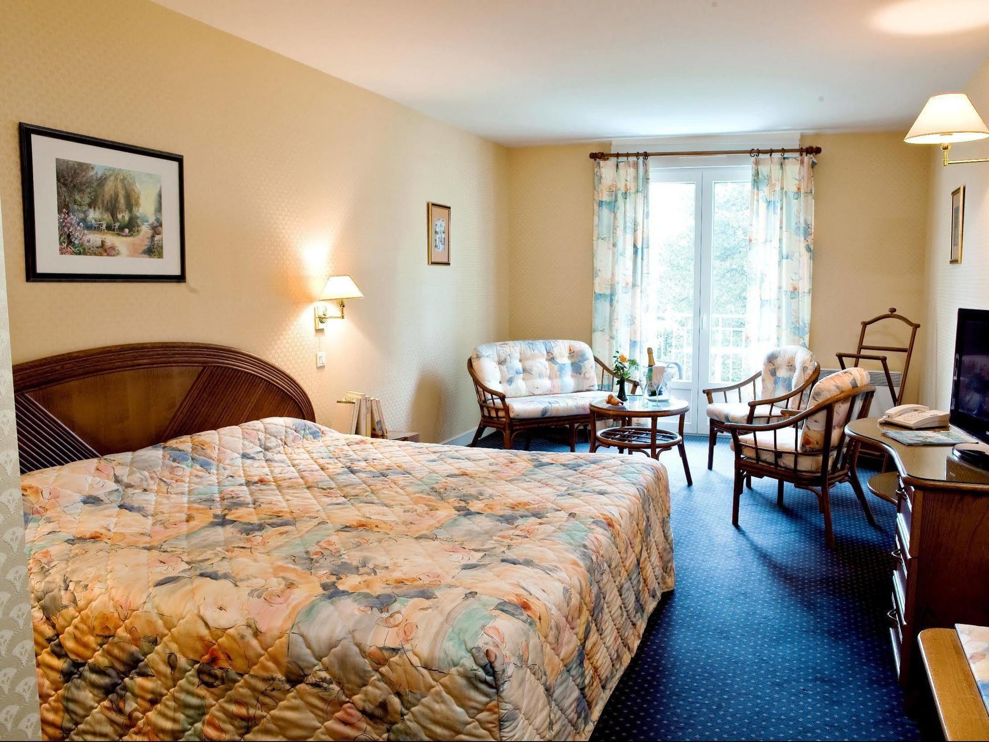 Logis Hotel Du Pont Neuf Le Veurdre Eksteriør bilde