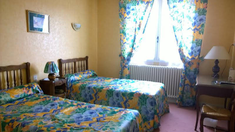 Logis Hotel Du Pont Neuf Le Veurdre Eksteriør bilde